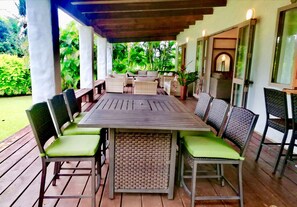 บ้านพักสำหรับครอบครัว, 3 ห้องนอน, วิวสวน, ติดสวน | ลานระเบียง/นอกชาน
