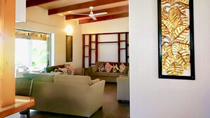 Casa familiar, 3 habitaciones, vistas al jardín, en la zona del jardín | Zona de estar