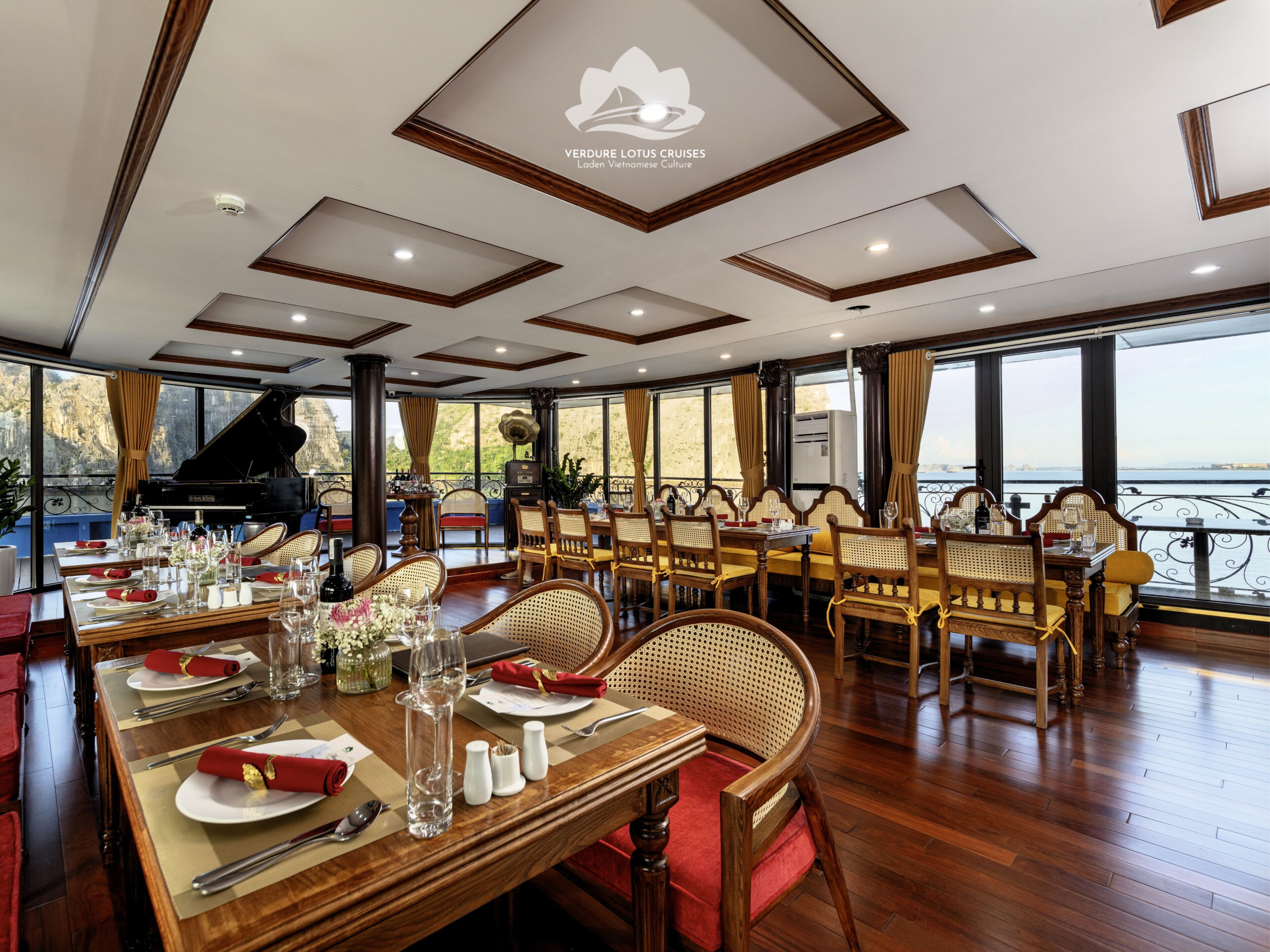 Café da manhã, almoço e jantar; local e internacional 