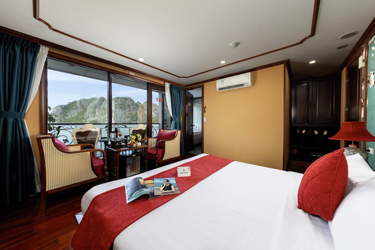 Quarto casal ou duplo luxo, sacada, vista para a baía | Roupas de cama premium, frigobar, cofres nos quartos, escrivaninha