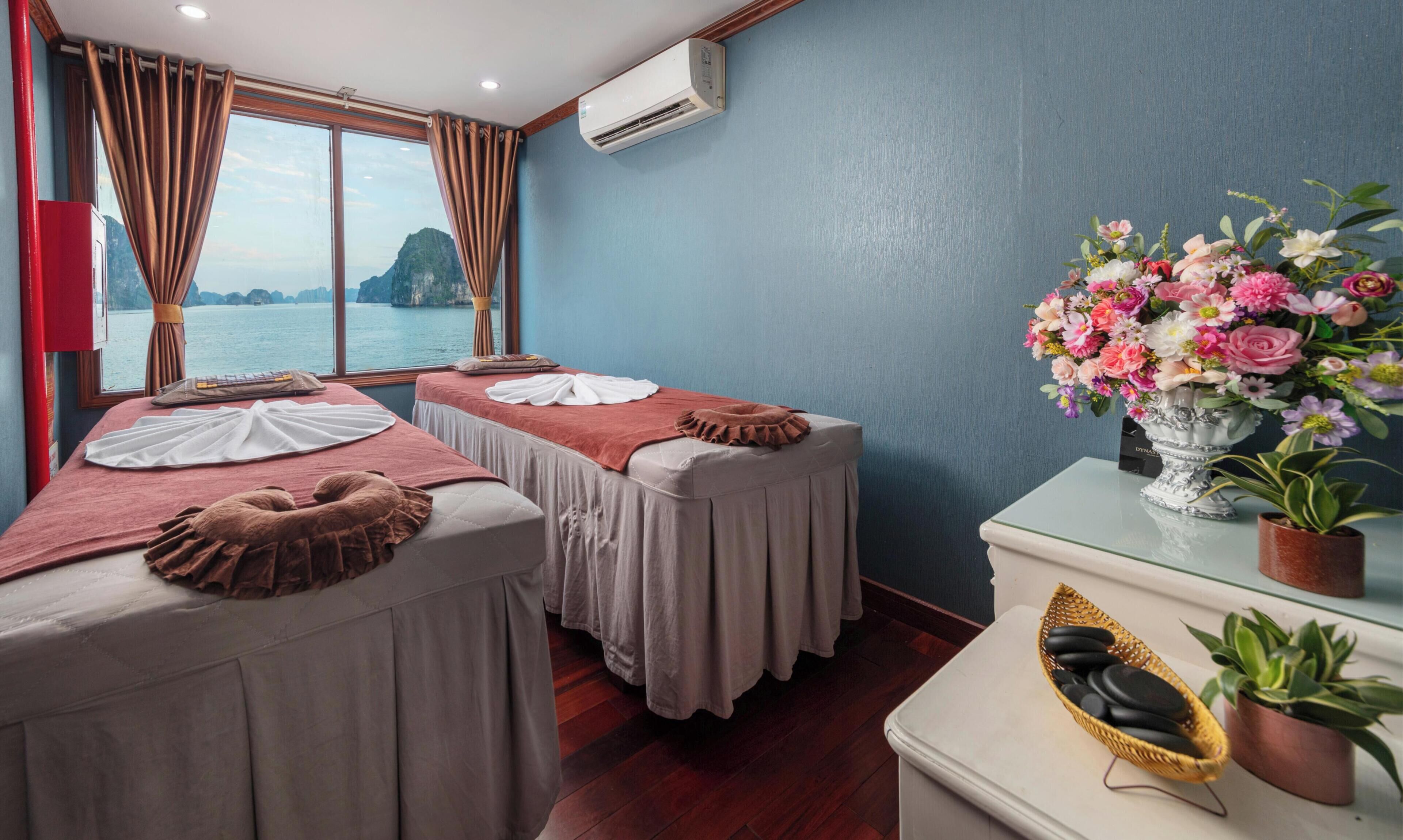 Body treatments, facials, reflexology, 2 treatment rooms, massages