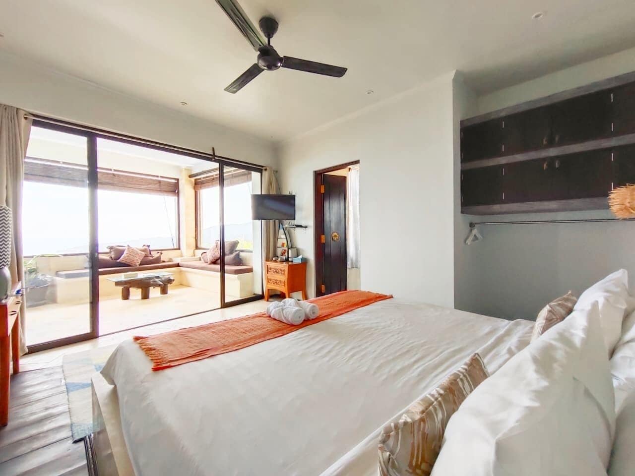 Biệt thự, 1 phòng ngủ | Bộ đồ giường cao cấp, minibar, bàn 