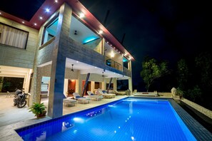 Front of property – evening/night - Villa Umbrella (Senggigi)