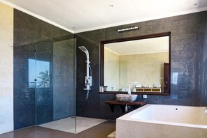 Free toiletries, hair dryer, slippers, towels - Villa Umbrella (Senggigi)