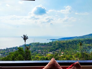 Grand Apartment, 2 Bedrooms, Ocean View | Terrace/patio - Villa Umbrella (Senggigi)