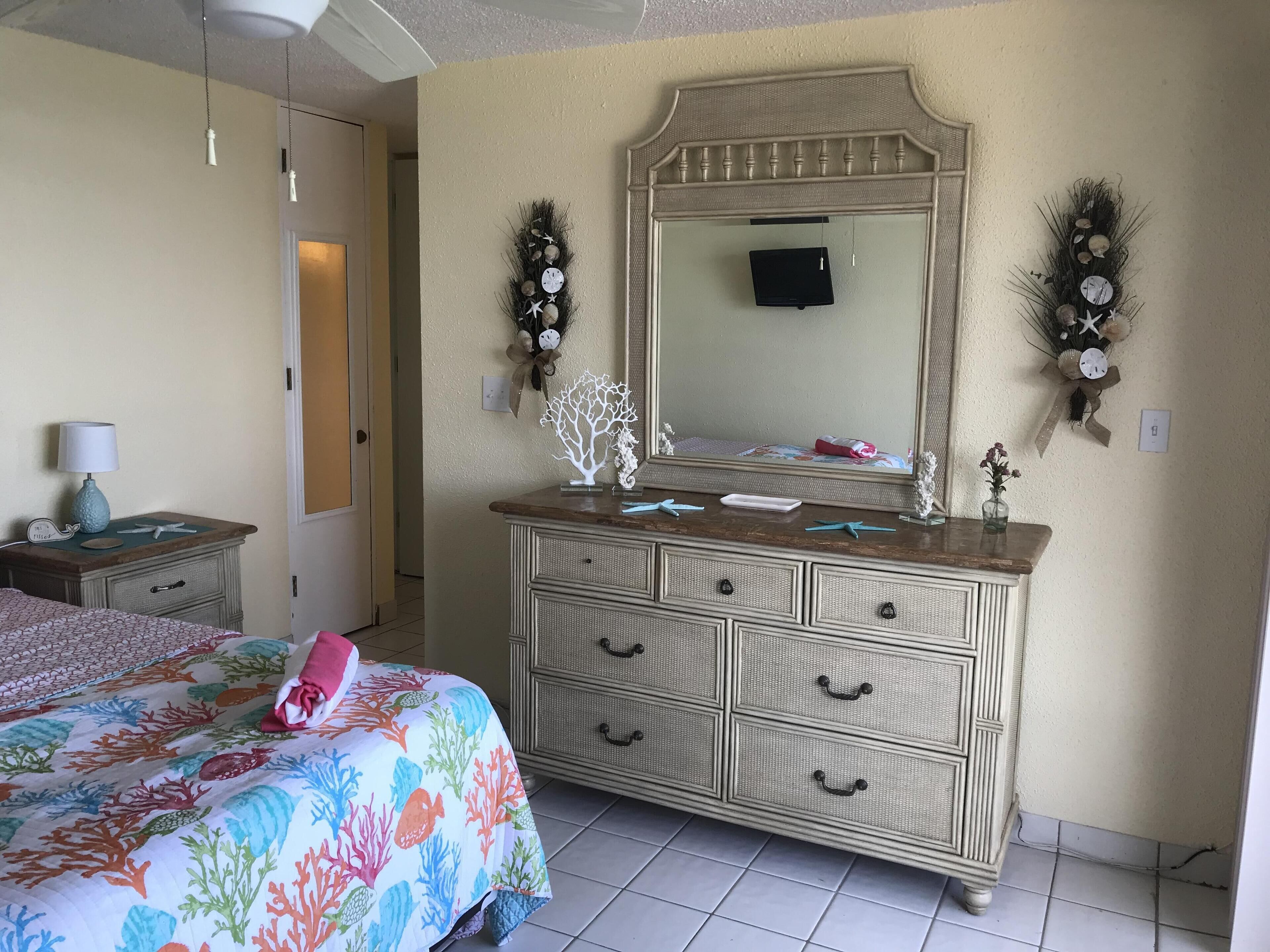 2 bedrooms, in-room safe, iron/ironing board, WiFi
