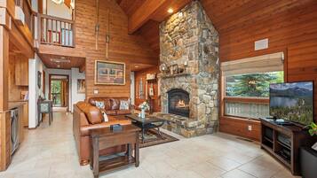 Televisio, takka, kirjoja