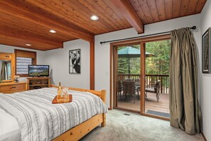 4 bedrooms, desk, iron/ironing board, free WiFi