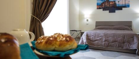 Deluxe Room, Private Bathroom, City View (Conte) | Minibar, individually decorated, individually furnished, desk