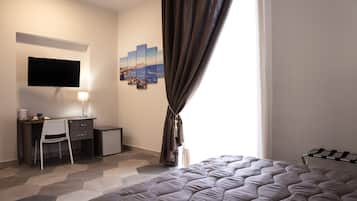 Deluxe Room, Private Bathroom, City View (Conte) | Minibar, individually decorated, individually furnished, desk