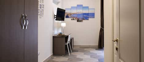 Deluxe Room, Private Bathroom, City View (Conte) | Minibar, individually decorated, individually furnished, desk