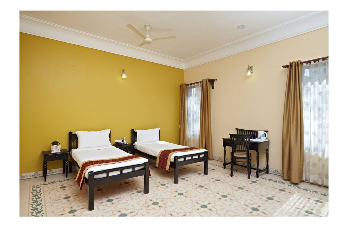 Deluxe Double Room, 1 Double Bed | Minibar, desk, soundproofing