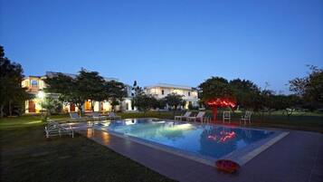 Indoor pool, outdoor pool