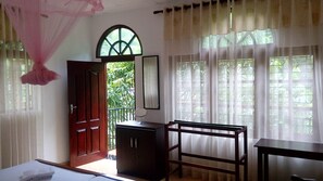1 phòng ngủ, bộ đồ giường cao cấp, bàn 