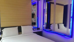 Kamar Double Standar | Meja kerja, Wi-Fi gratis, dan seprai linen