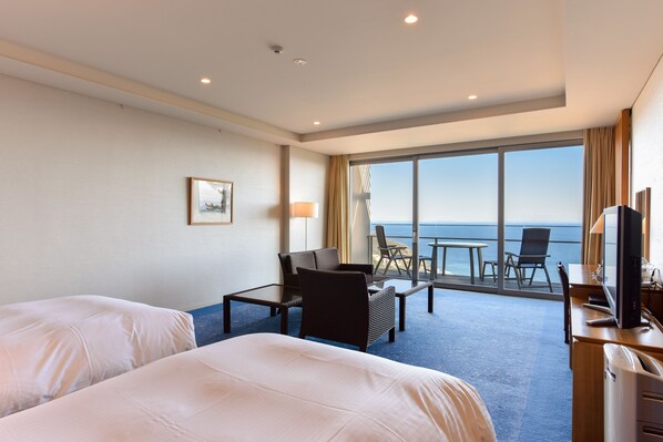 In-room safe, desk, free WiFi