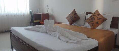 Deluxe Double Room, 1 Queen Bed, City View | Desk, iron/ironing board, rollaway beds, free WiFi
