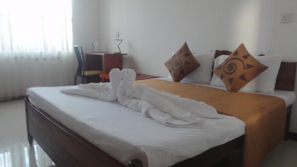 Deluxe Double Room, 1 Queen Bed, City View | Desk, iron/ironing board, rollaway beds, free WiFi