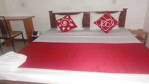 Deluxe Double Room, 1 Queen Bed, City View | Desk, iron/ironing board, rollaway beds, free WiFi - Negombo Fortress (Negombo)