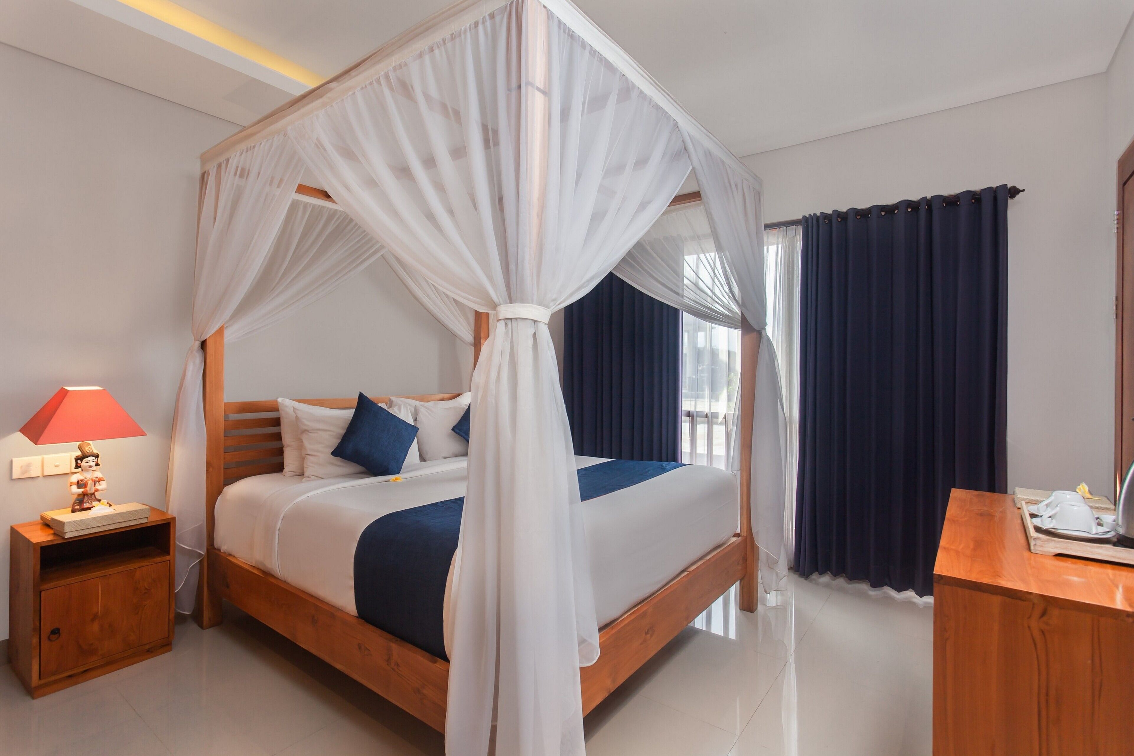 Ropa de cama de alta calidad y minibar 