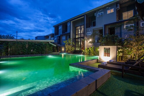 The Glory Gold Hotel