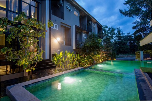 The Glory Gold Hotel