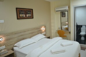 Standard Queen | Soundproofing, iron/ironing board, free WiFi - BG Business Hotel (Bukit Mertajam)