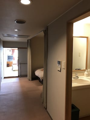 1 bedroom, down duvets, in-room safe, free WiFi