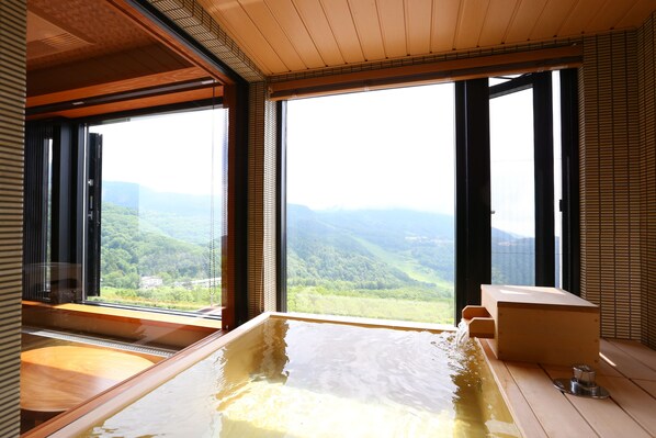 Deluxe Twin Room (with Private Open-air Bath, Shiun) | Deep soaking bathtub