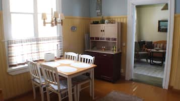 Family Apartment, 1 Bedroom | In-room dining