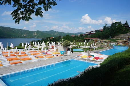 2 outdoor pools, sun loungers