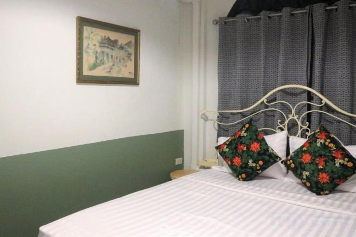 In-room safe, blackout drapes, soundproofing, WiFi (free)