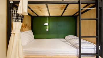 In-room safe, soundproofing, free WiFi, bed sheets