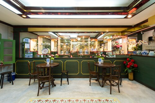 The Neighbors Hostel - Adults Only