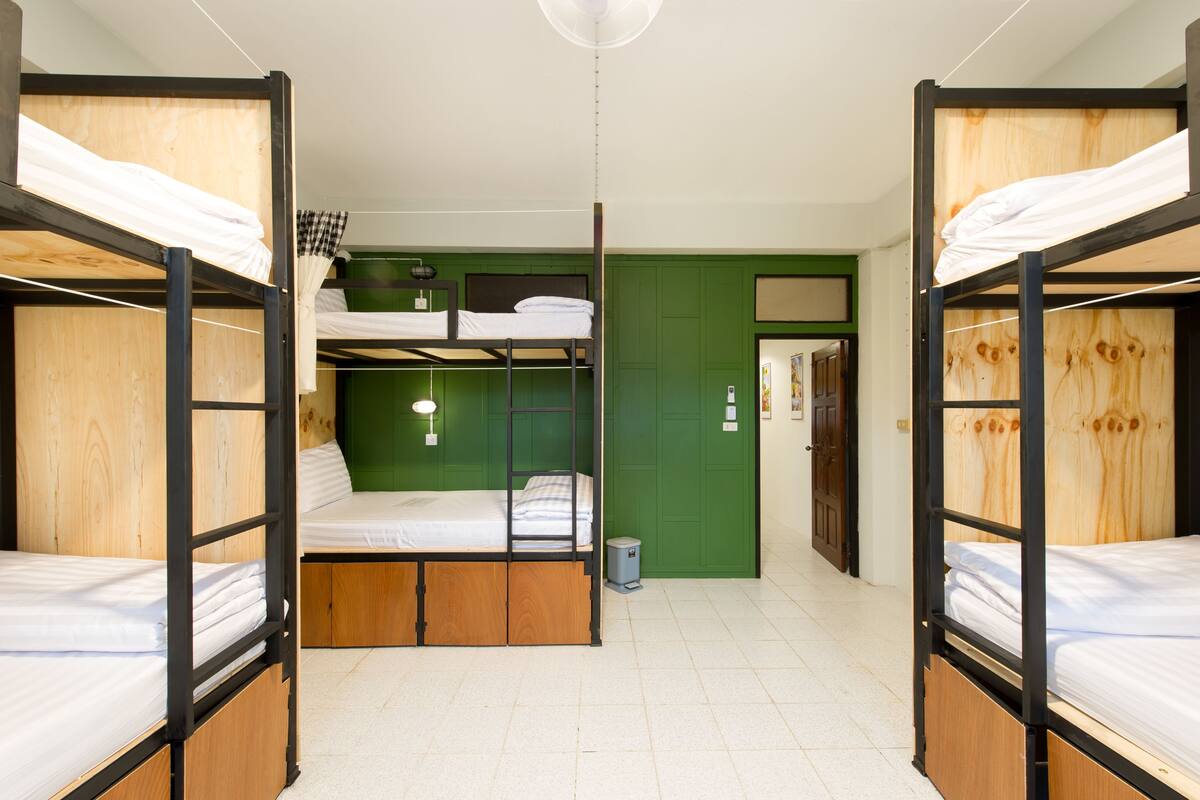 6 Bed Female Dormitory | In-room safe, blackout drapes, soundproofing, WiFi (free)