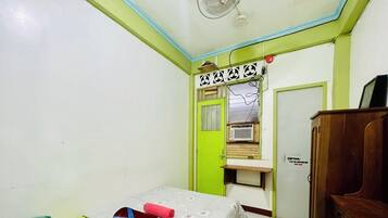 Escrivaninha, ferros/tábuas de passar roupa, Wi-Fi de cortesia