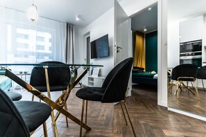 時尚公寓, 1 間臥室, 非吸煙房, 庭園景觀 (Pure Rental Apartments C2027) | 房內用餐區