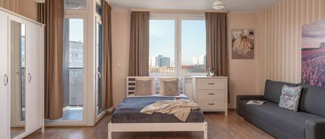 Leilighet – design, 1 dobbeltseng med sovesofa, ikke-røyk, tekjøkken (Pure Rental A1602) | Sengetøy av topp kvalitet, individuelt dekorert og individuelt innredet