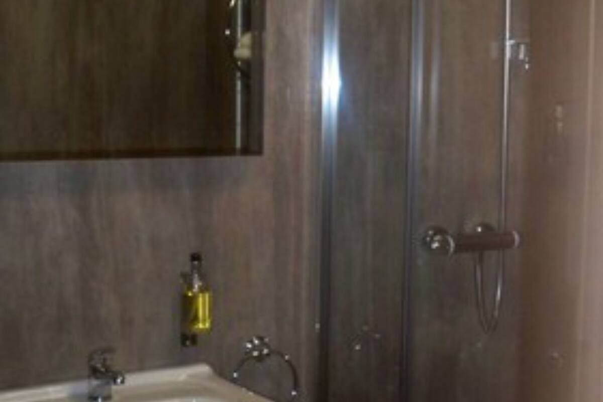 double room, ensuite | bathroom | towels