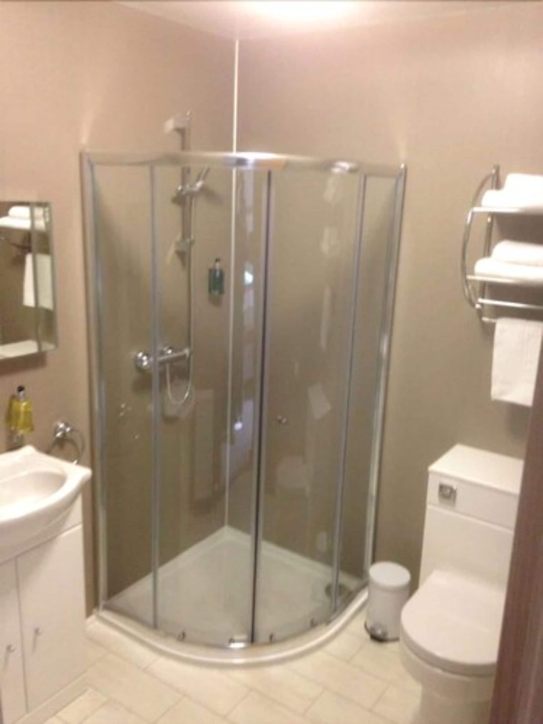 double room, ensuite | 1 bedroom, blackout curtains, iron/ironing board, free wifi