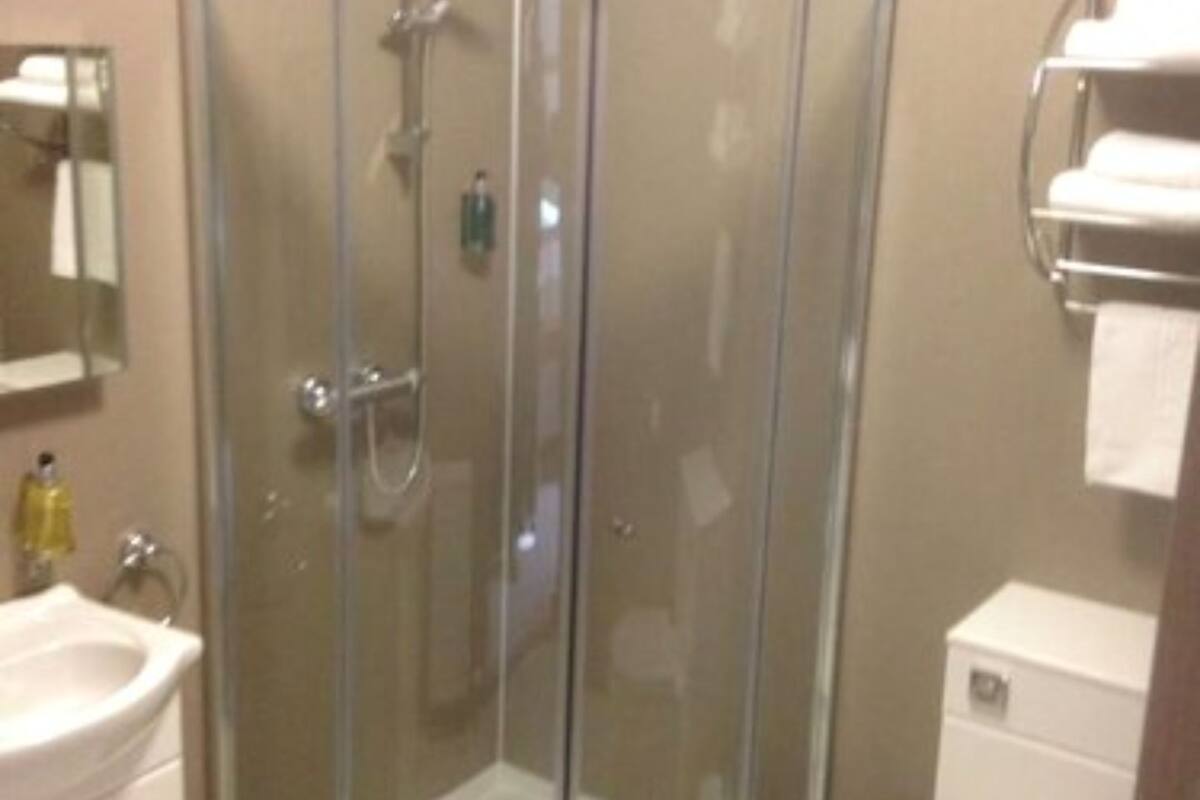 double room, ensuite | 1 bedroom, blackout curtains, iron/ironing board, free wifi