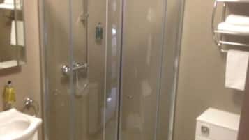 Double Room, Ensuite | Blackout drapes, iron/ironing board, free WiFi, bed sheets