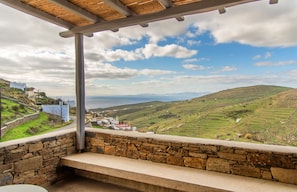 Villa, 1 grand lit, vue piscine | Vue depuis le balcon