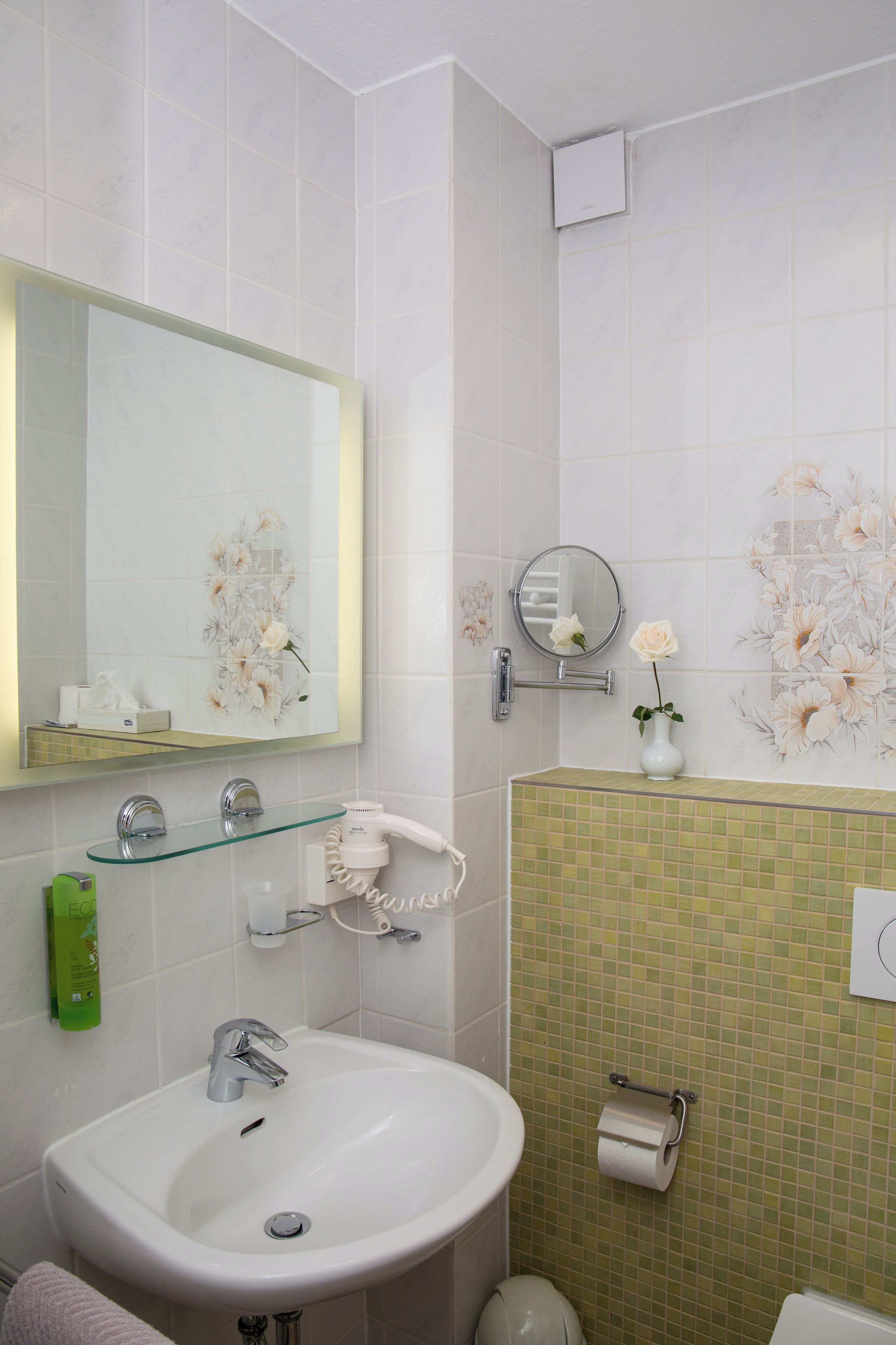 apartment, 2 bedrooms | bathroom | shower, free toiletries, hair dryer, towels