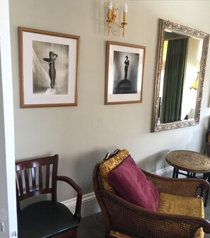 تفاصيل الفندق من الداخل