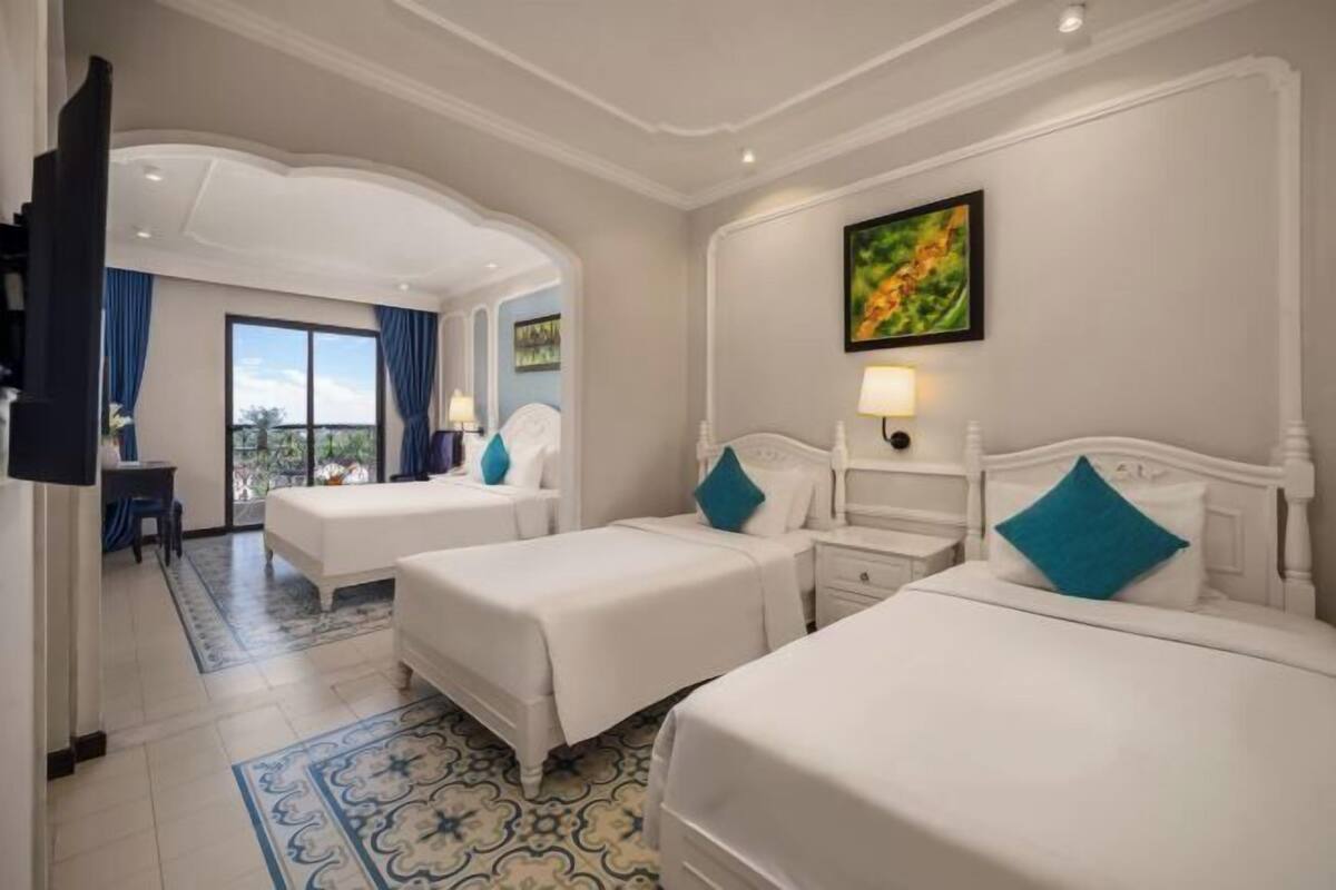 Down duvets, minibar, in-room safe, desk