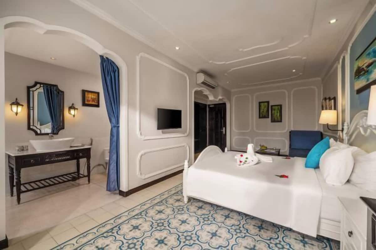 Down duvets, minibar, in-room safe, individually decorated