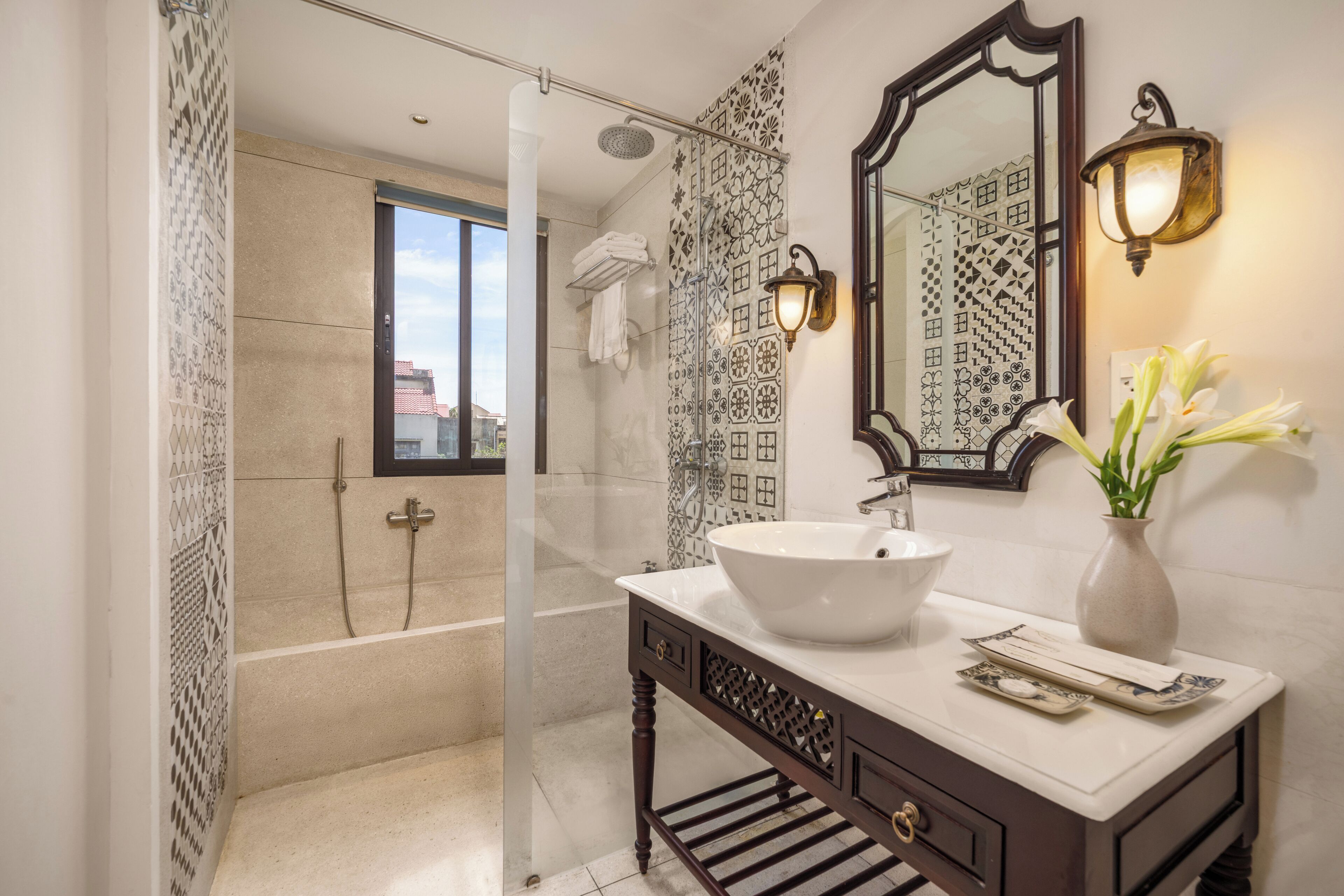 combined shower/bathtub, rainfall showerhead, designer toiletries