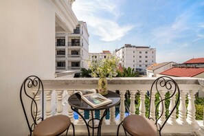 Down duvets, minibar, in-room safe, individually decorated - Hoi An Rosemary Boutique Hotel & Spa (Da Nang)