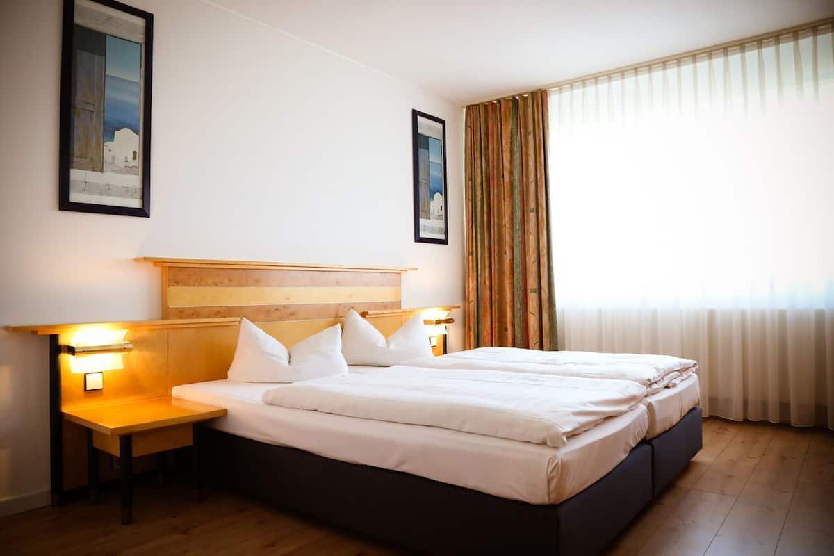 Phòng đôi Deluxe, 1 giường cỡ king | Bàn, truy cập Internet không dây miễn phí, bộ trải giường 